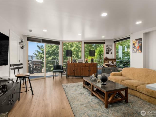 507 W Mercer St # 401