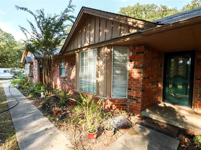 507 Whispering Oaks