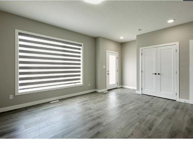 5084 Chappelle Road Southwest apartment — Edmonton, AB 3 Bedroom 3 Bedroom