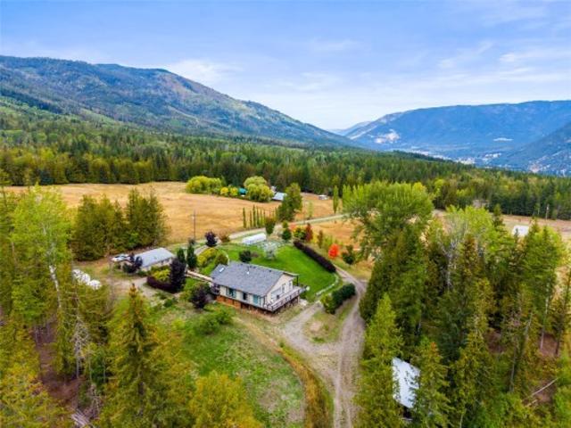 5089A Cedar Hill Road, Falkland, BC, V0E 1W0 Luxury House for sale | Listing ID 10400 | Royal LePage Carriage Trade Luxury Properties