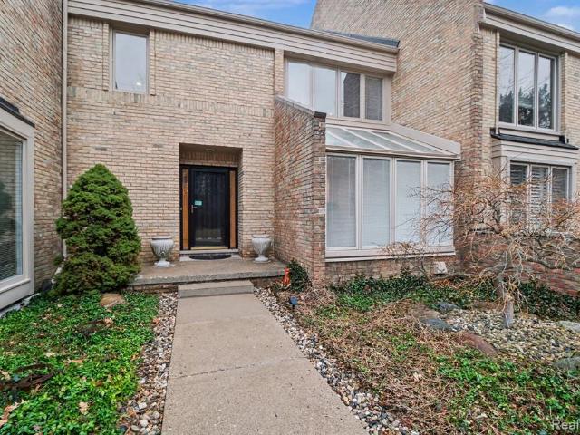 5080 Mirror Lake Court