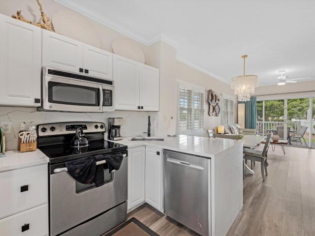 5092 Sunset Village Dr, Unit HAWKS CAY RESORT, Marathon, FL 33050 | MLS #611959