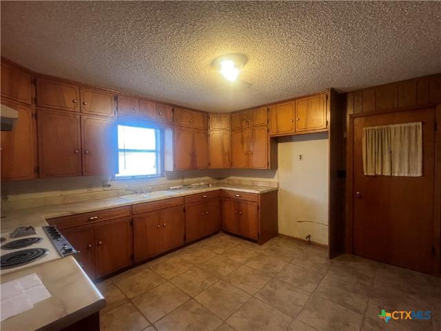 509 W 6th St, Yorktown, TX 78164 | MLS #606004