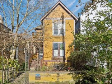 Greater Vancouver - Office room, Balcony