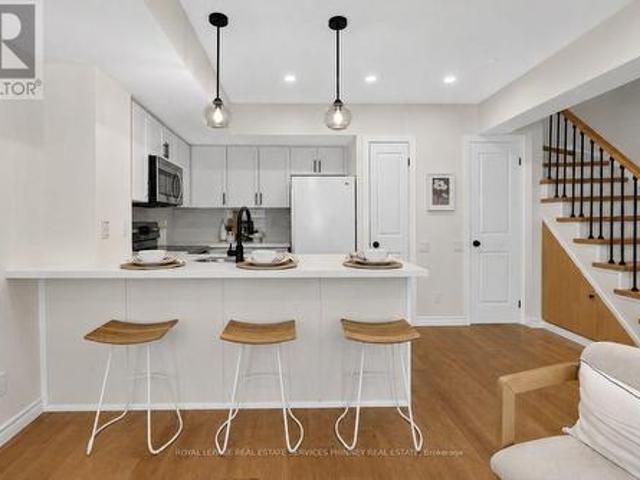 50 93 The Queensway, Toronto, ON, M6S 5A7 townhouse for sale | Listing ID W13625 | Royal LePage