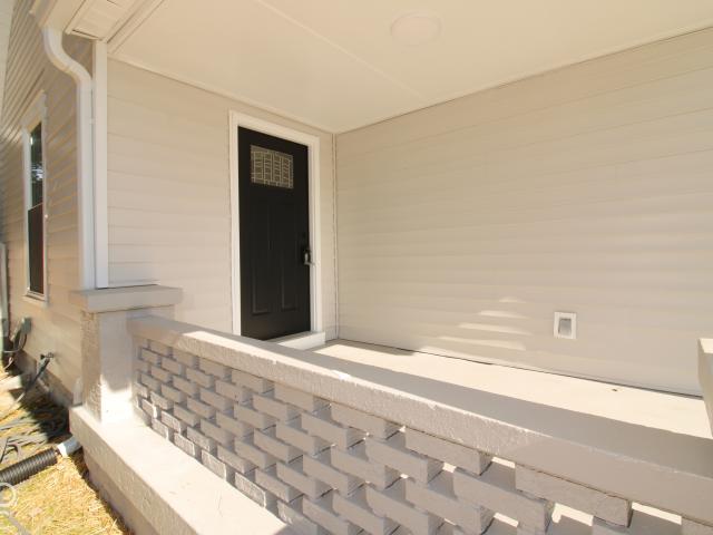 50 W Poplar Street