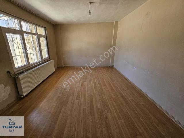 50 Yıl Mah Kiralık 85 M2 Büyük Taraslı 1+1 Daire Tranvaya 1 Dk