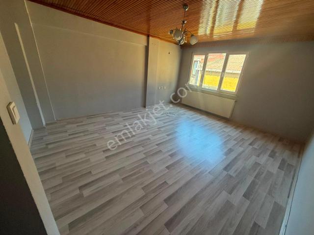 50.yıl Mahallesi 2+1 100 M2 4.kat Temiz Tramvaya Yakın Kiralık Daire