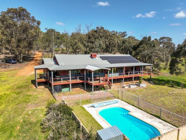 50 Acres of Privacy, Space & Spectacular Country Views