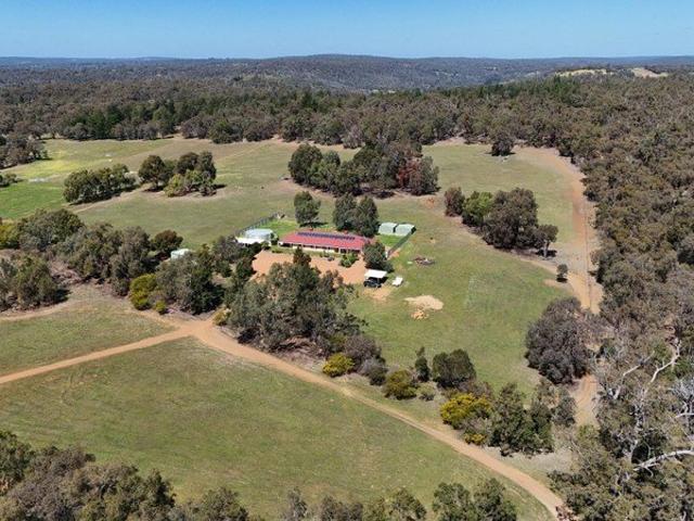50 ACRES OF SPACE, PRIVACY & COUNTRY LIVING JUST 50 MINUTES FROM PERTH!