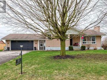 House for sale in Perth, Ontario - Garden