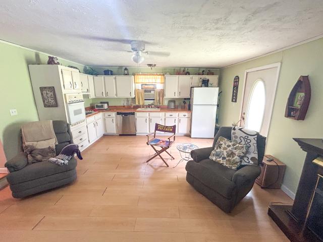 50 Apache Dr