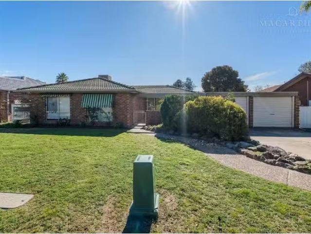 50 Balleroo Crescent, Glenfield Park House for rent Listed by.