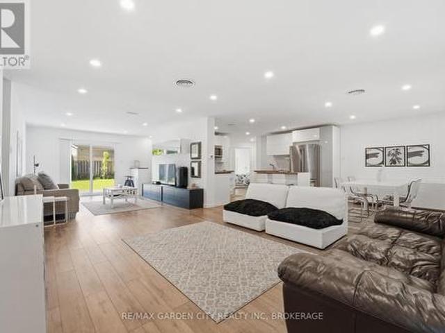 50 Beamer Avenue, St. Catharines Bunting/Linwell, ON, L2M 2L3 house for sale | Listing ID X13815 | Royal LePage