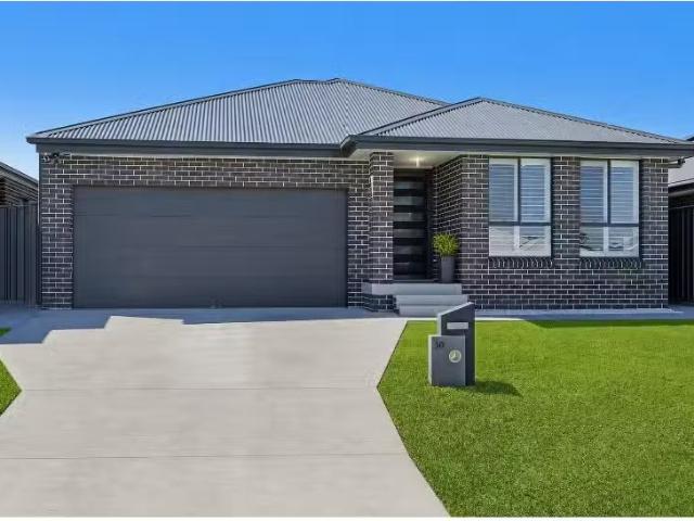 50 Bradman Drive, WOONGARRAH House for rent Listed by Tom Cro.