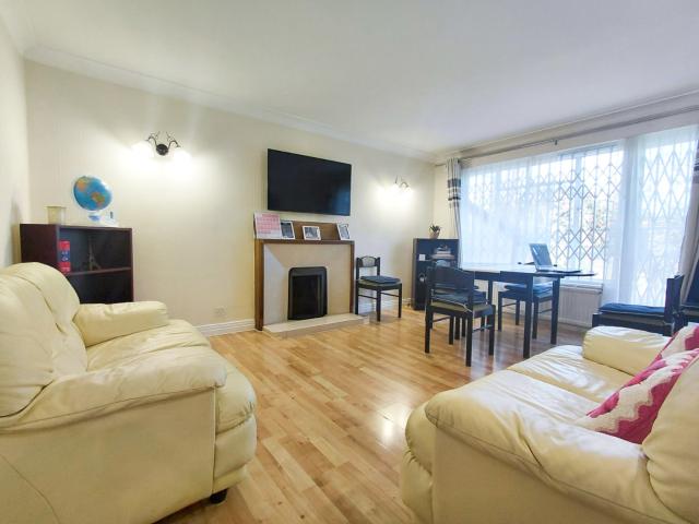 50 Chatsworth Road London 2728596