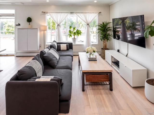 50 Columbus Avenue F10