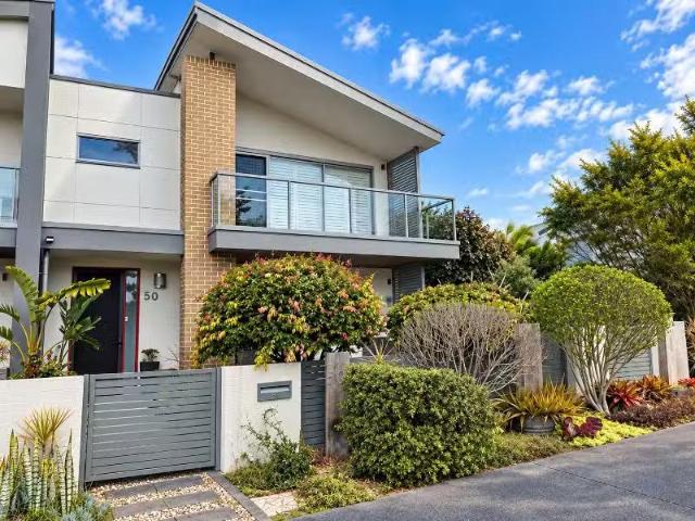 50 Cove Boulevard, SHELL COVE House for rent Listed by Tamara.