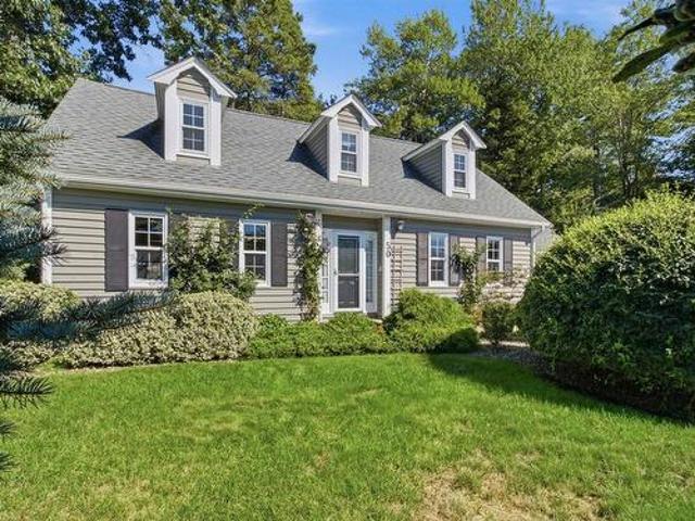 50 Eaglewood Drive, Bedford, NS, B4A 2J6 Luxury House for sale | Listing ID 202621 | Royal LePage Carriage Trade Luxury Properties