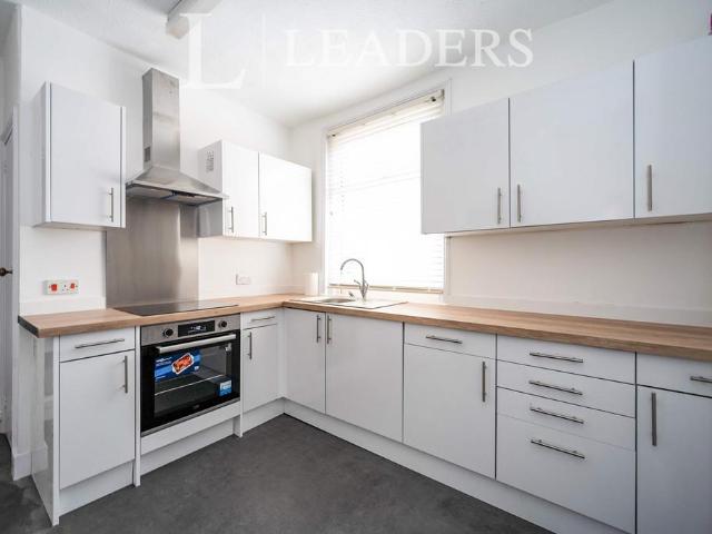50 Gains Road, Southsea, PO4 2 bed flat to rent £1,100 pcm £254 pw