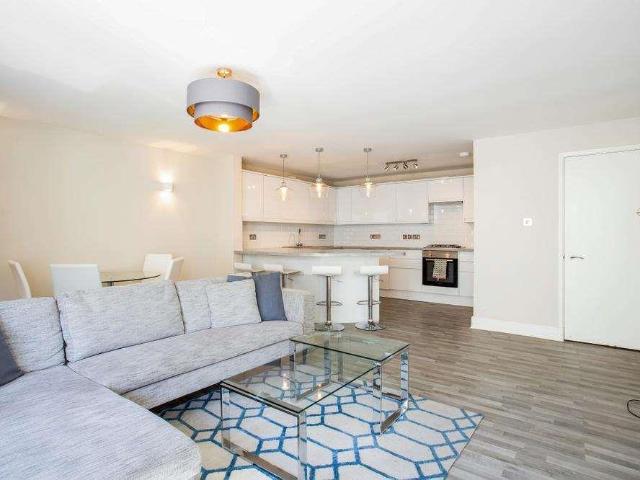 50 Kensington Gardens Square, London W2 1 bed flat to rent £3,100 pcm £715 pw