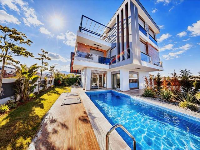 %50 Kredi | Özel Havuzlu | Asansörlü 4+1 Ultra Lüks Tripleks
