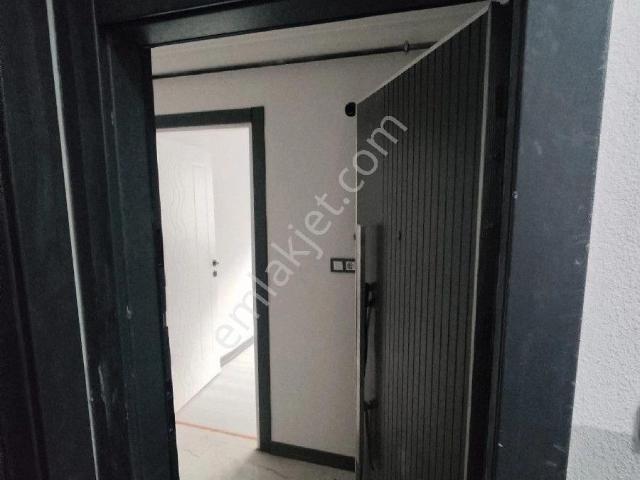 %50 Krediyle Arnavutköy Sitede Satılık 2+1 Ara Kat Daire