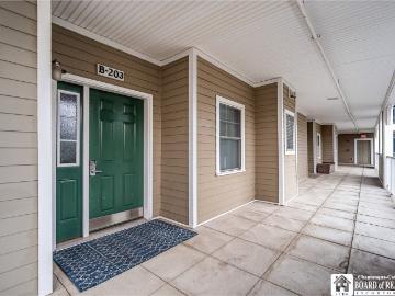 50 Lakeside Drive # B203