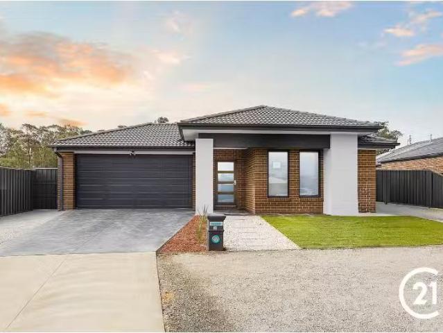50 Mayflower Drive, Moama House for rent Listed by Emily Mart.