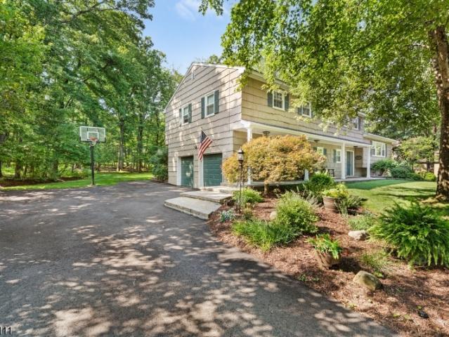 50 Meadowbrook Rd