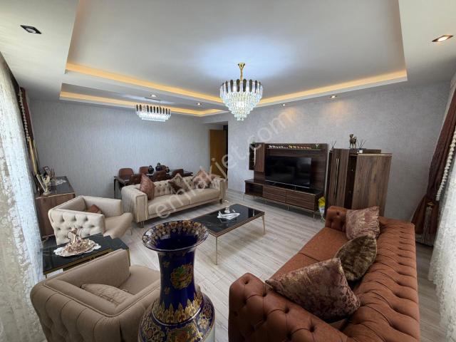 50 Mt Yolda Satılık 4.5+1 Ultra Lüx Daire