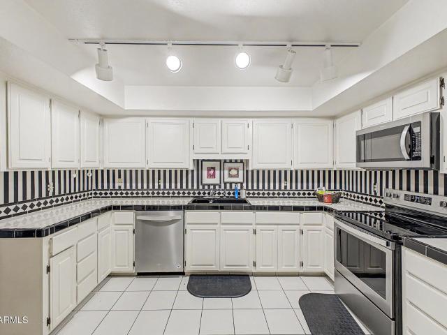 5102 N 31st Pl, Unit 412, Phoenix, AZ 85016 | MLS #7024