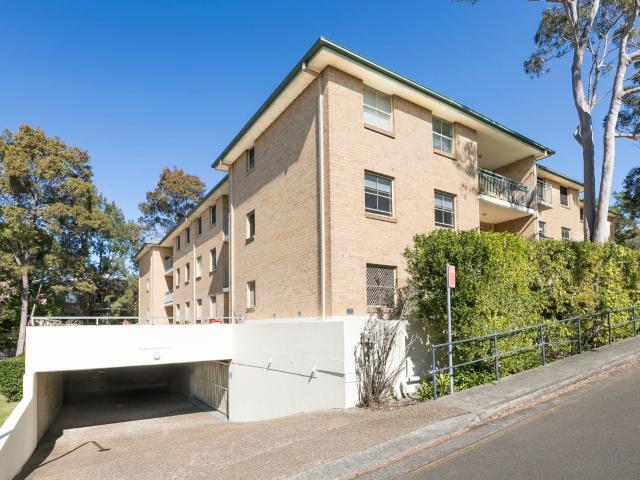5/10 14 Preston Avenue, Engadine