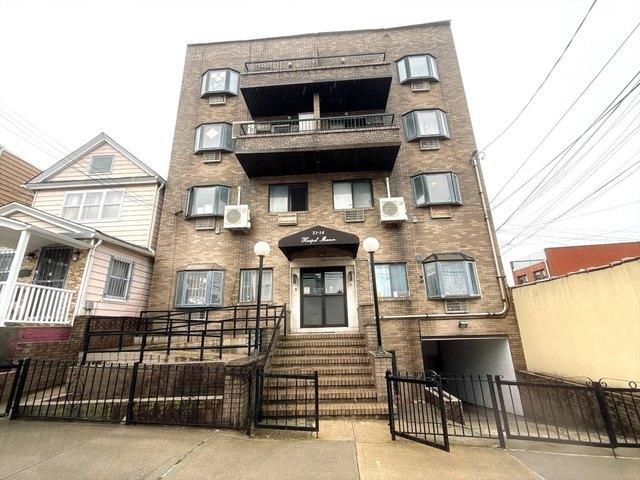 5114 Haspel St Apt 2B, Elmhurst, NY 11373