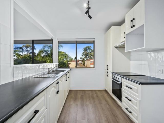 5/11 balfour crescent, highland park qld for rent lj hooker