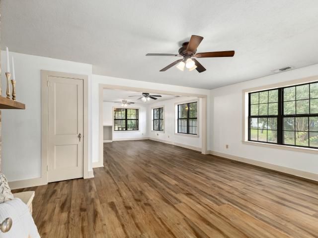 511 W Val Verde St, Brenham, TX 77833 | MLS #22136