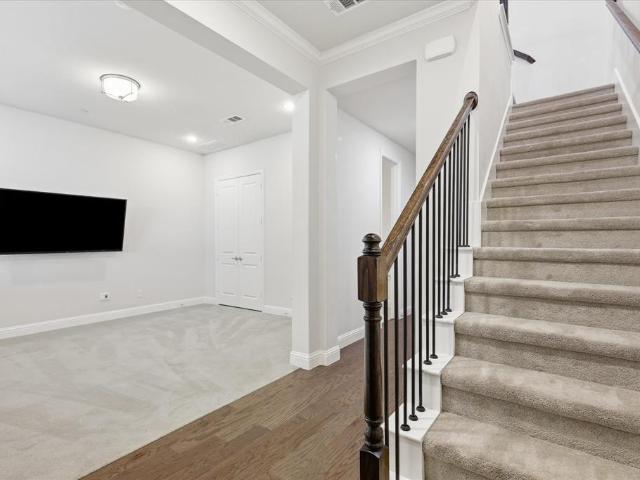 511 W Royal Lane