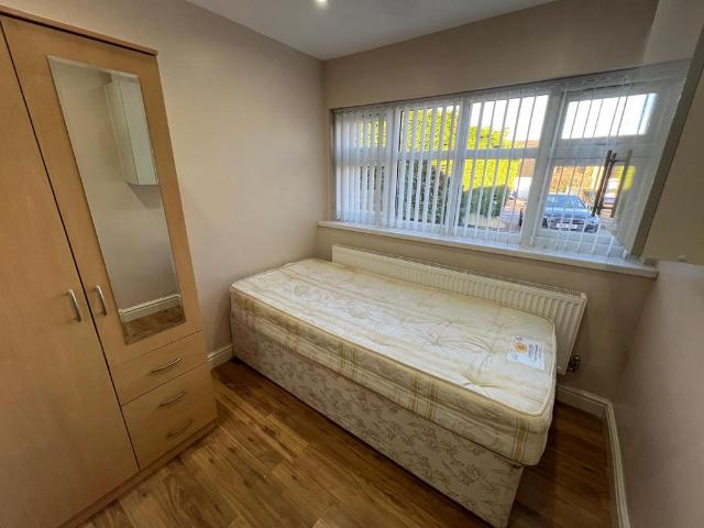 511a Charter Avenue Coventry, CV4 Semi detached house to rent £850 pcm £196 pw