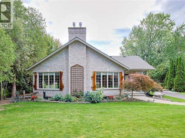 5121 Lakeshore Road, Plympton Wyoming, ON, N0N 1J6 house for sale | Listing ID 26022 | Royal LePage