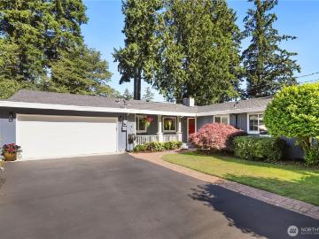 5121 Sunset Drive W