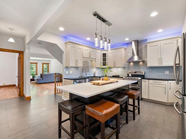 5121 W Newport Avenue, Chicago, US, IL