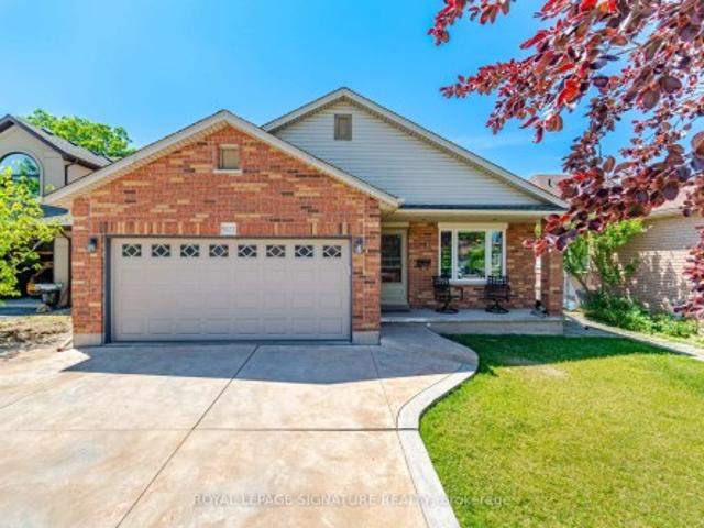 5122 Meadowood Lane, Lincoln, ON, L3J 0J7 house for sale | Listing ID X13754 | Royal LePage