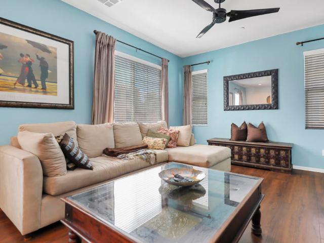 512 Calle Vibrante