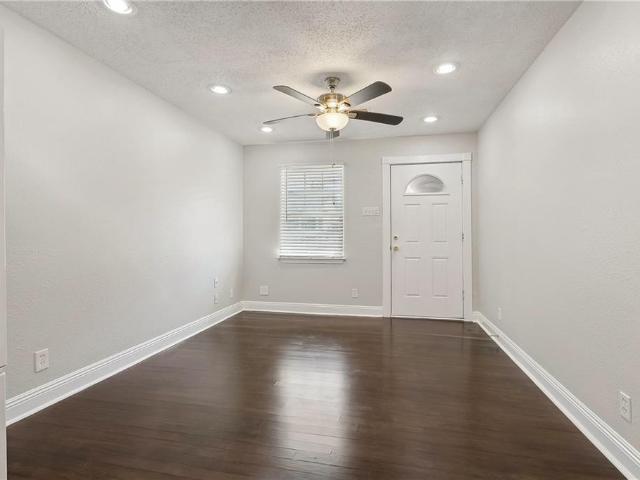 512 CENTER Street