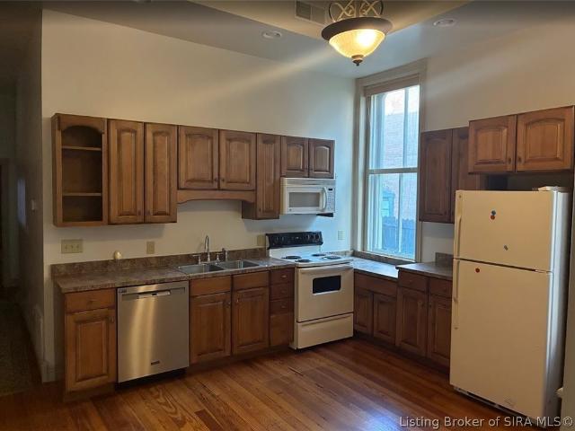 512 E Main Street 1