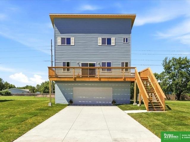 512 Hidden Meadows Dr, Fremont, NE 68025
