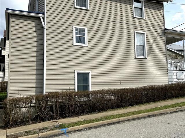 512 Lowell St