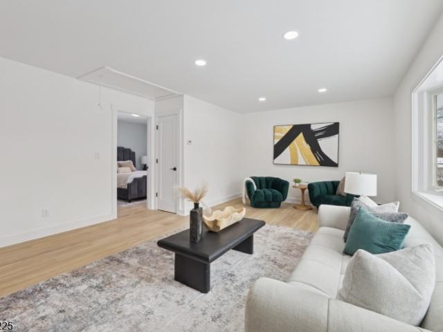 512 Lake Shore Dr