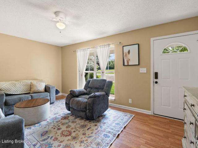512 Maplecrest Dr