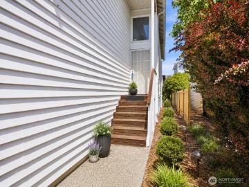 512 N 104th Street